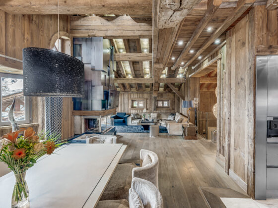 Cosy dining area adjacent to fully equipped kitchen – Carat – Courchevel 1850 2