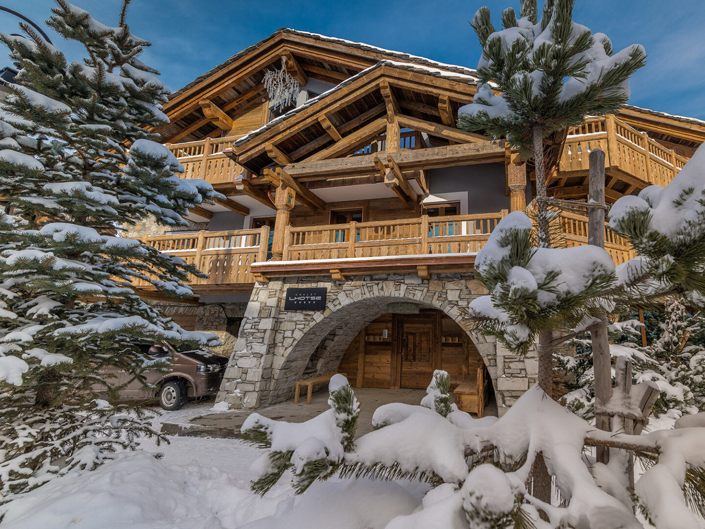 Chalet-Lhotse-Val-dIsere-Consensio-Exterior-Daytime.jpg